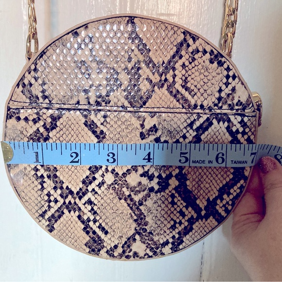 Topshop Crossbody Circle Bag, Faux Snakeskin, Genuine Metal Chain Strap/Hardware - Picture 13 of 13